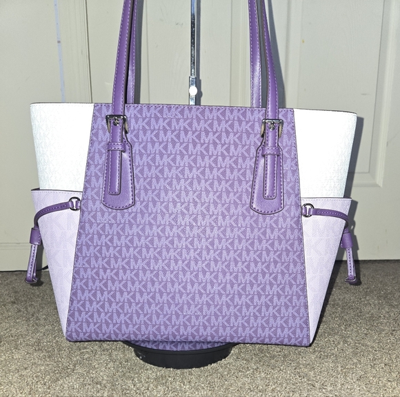 NWOT Michael Kors Voyager Large Color Block Signature Logo Shoulder Bag - Picture 5 of 15